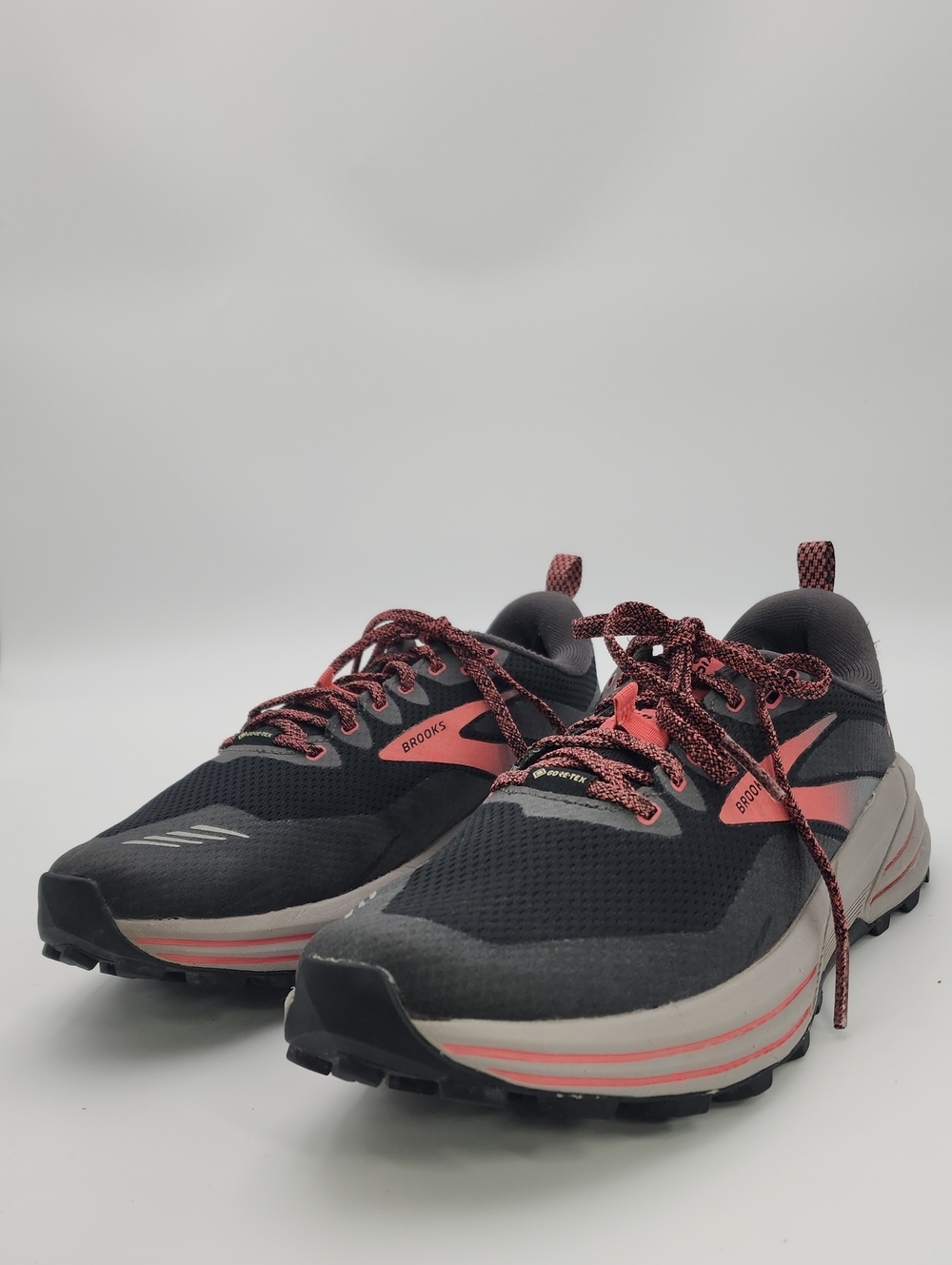 Brooks Cascadia 16 GTX Waterproof Trail Running Shoes Women's Size 10.5 B Black